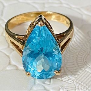 Blue Topaz 14Kt yellow gold ring